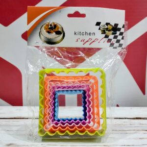 Cortante Plástico Forma Cuadrado  con Ondas x 5 unid. IMP. 26222