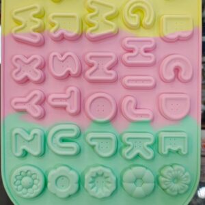 Molde Bombón Silicona Abecedario y Flores Tricolor 27.5x17.5 cm. IMP. 52635